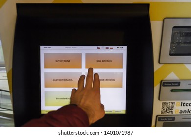 Bitcoin Atm Images Stock Photos Vectors Shutterstock - 